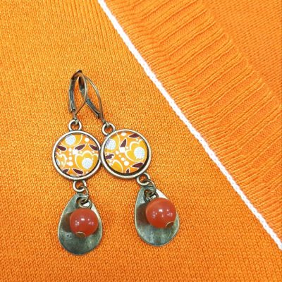 Boucles d'oreilles pendantes métal bronze et imprimé fleurs 70 orange